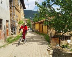 Bisiklet Turları ve Seyahat Etkinlikleriyle Dünya Keşifleri